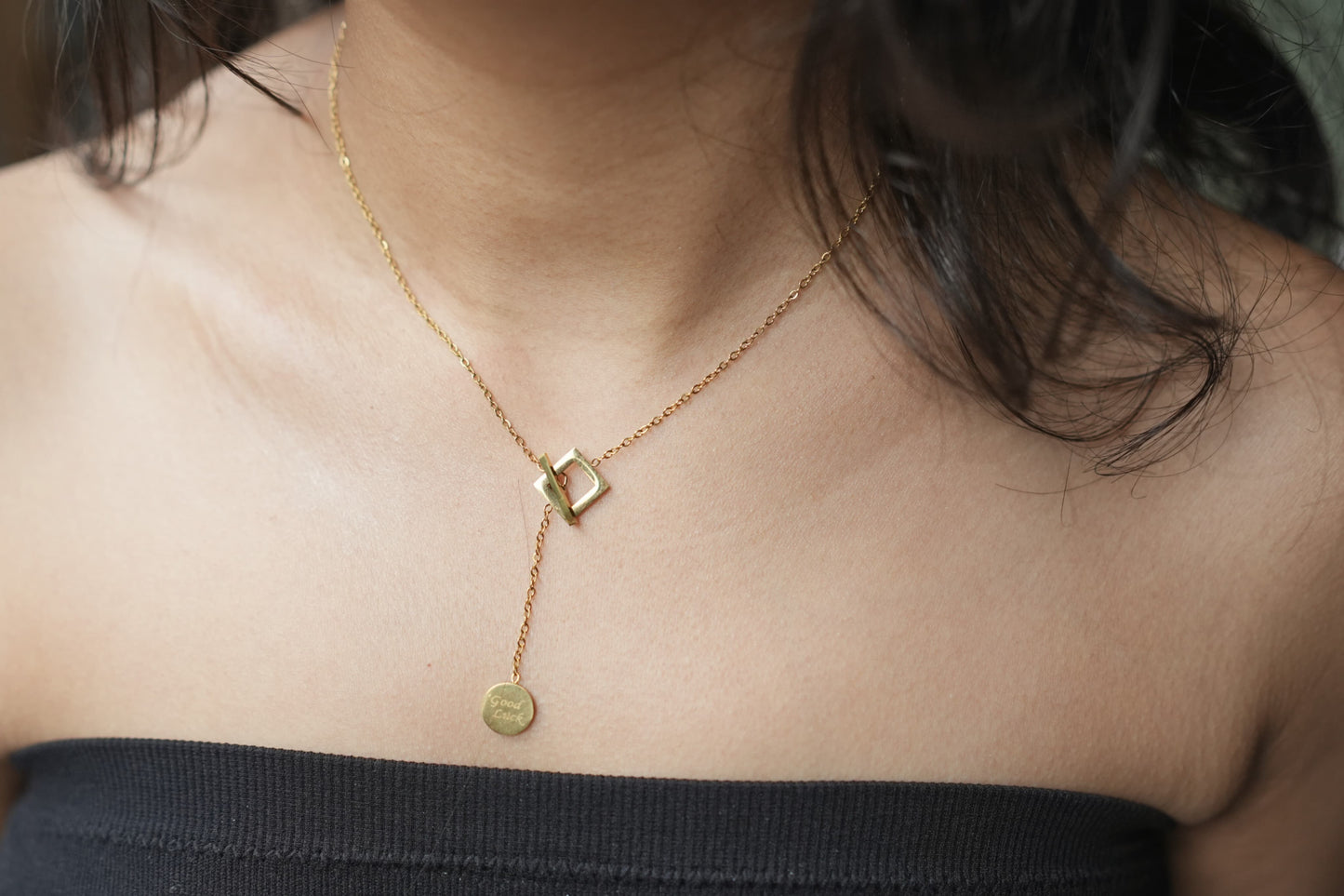Front lock pendant
