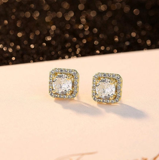 Gold studs earring