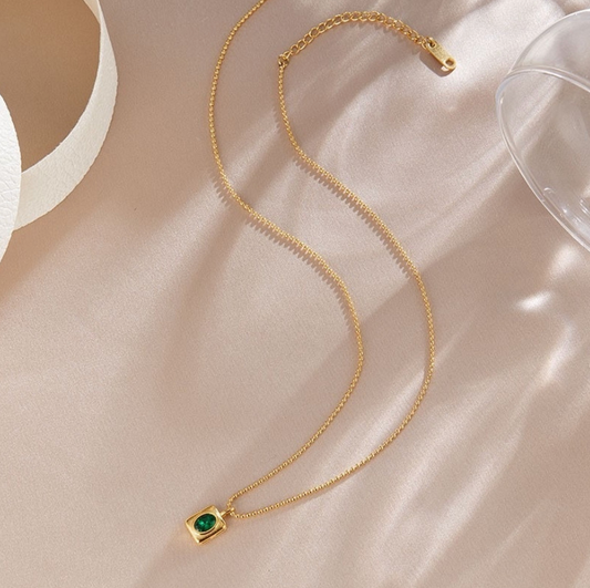 Emerald gem pendant