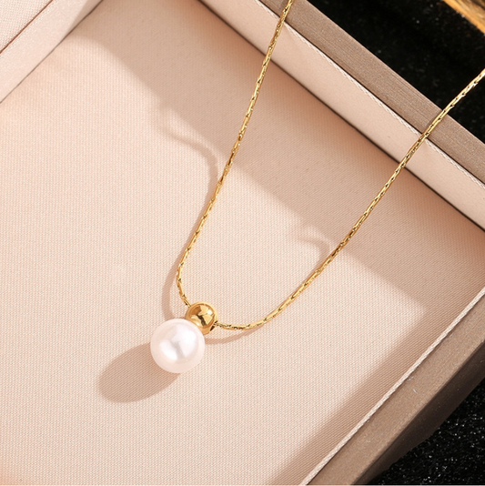 Moonkiss pendant
